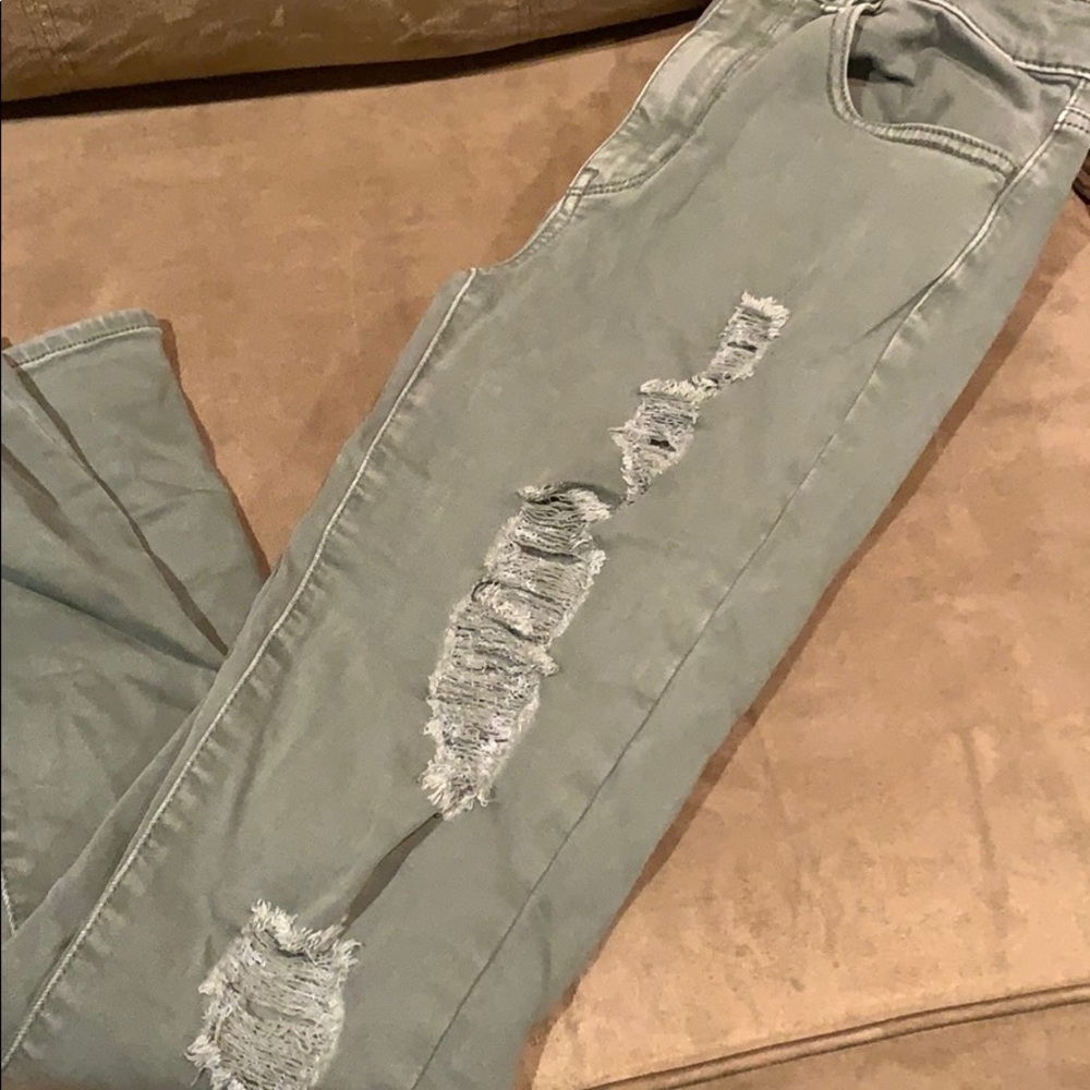 American Eagle size 6 Short Destroyed pant